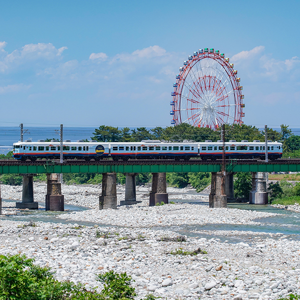 あいの風とやま鉄道　一万三千尺物語